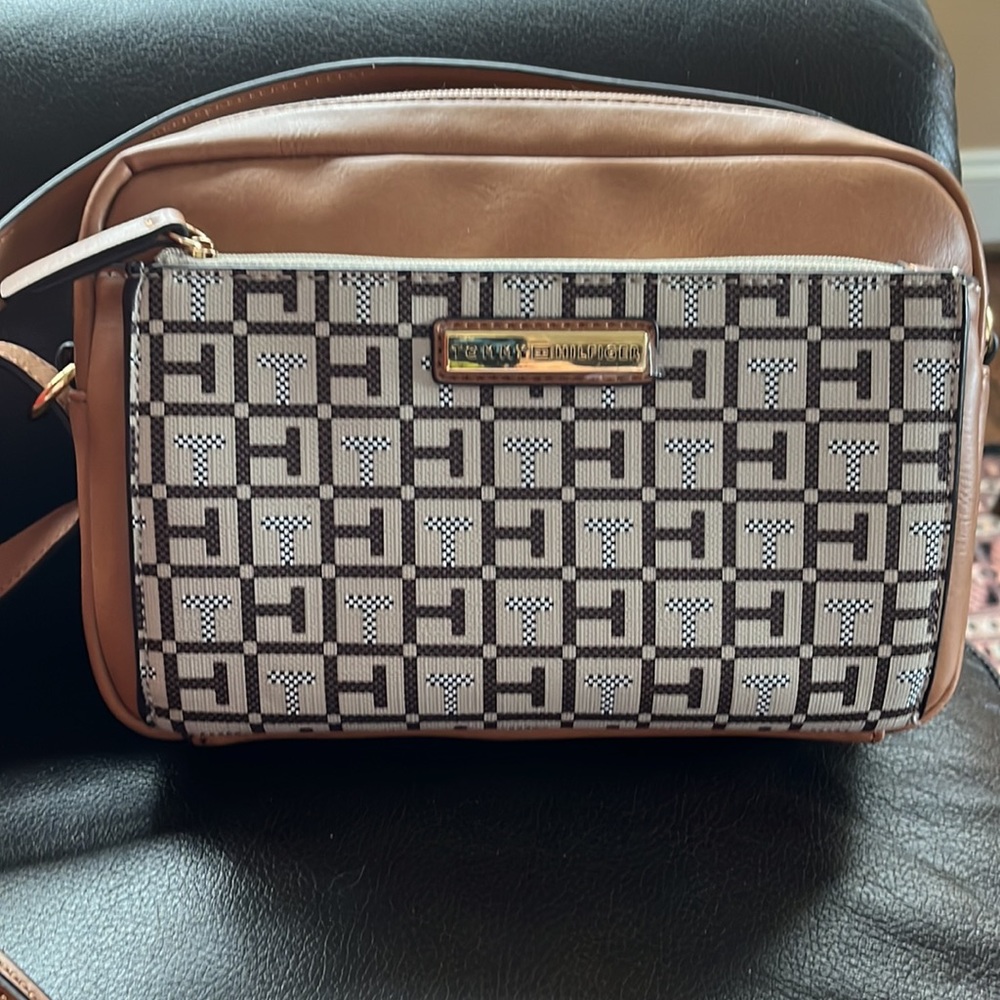 Tommy Purse polyvinyl exterior/polyester lining